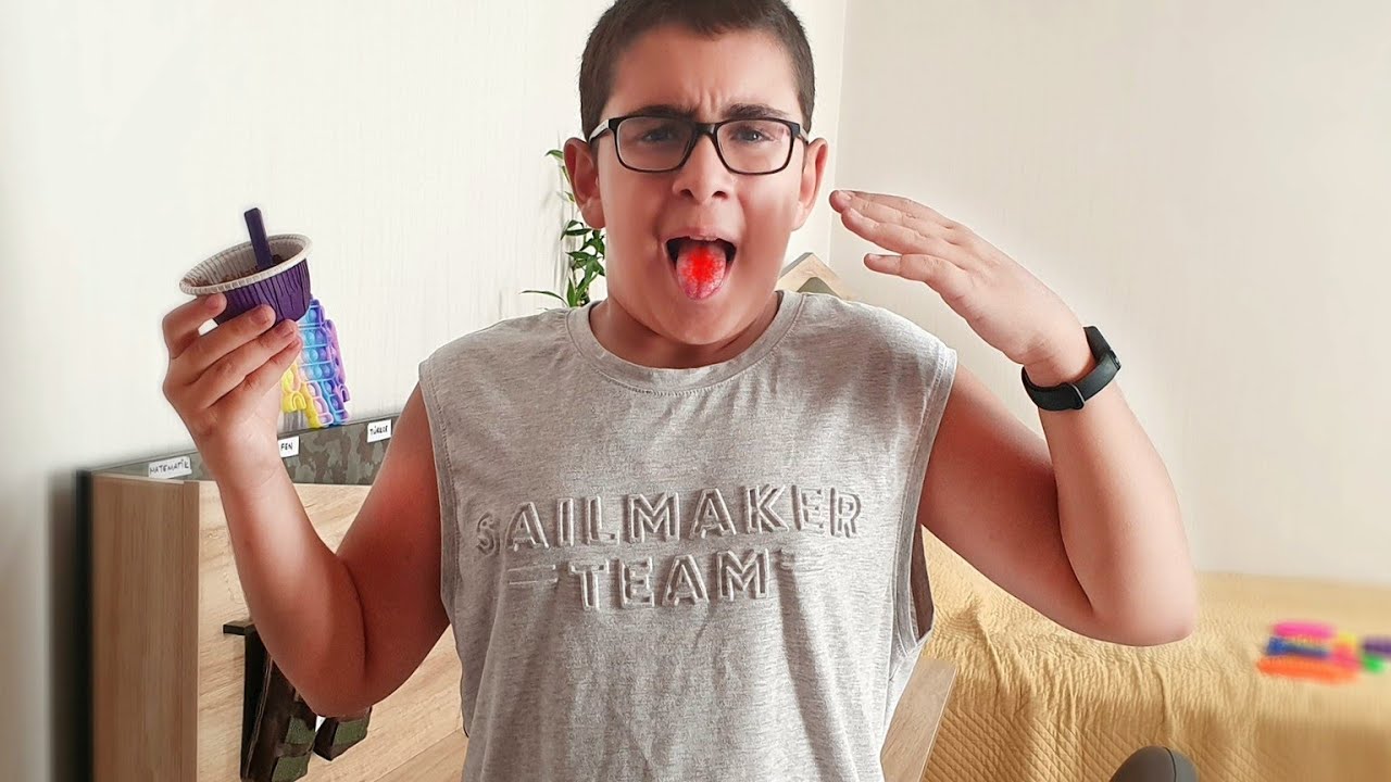 Berat ile Birlikte Buğraya Acılı Kek Şakası Yaptık