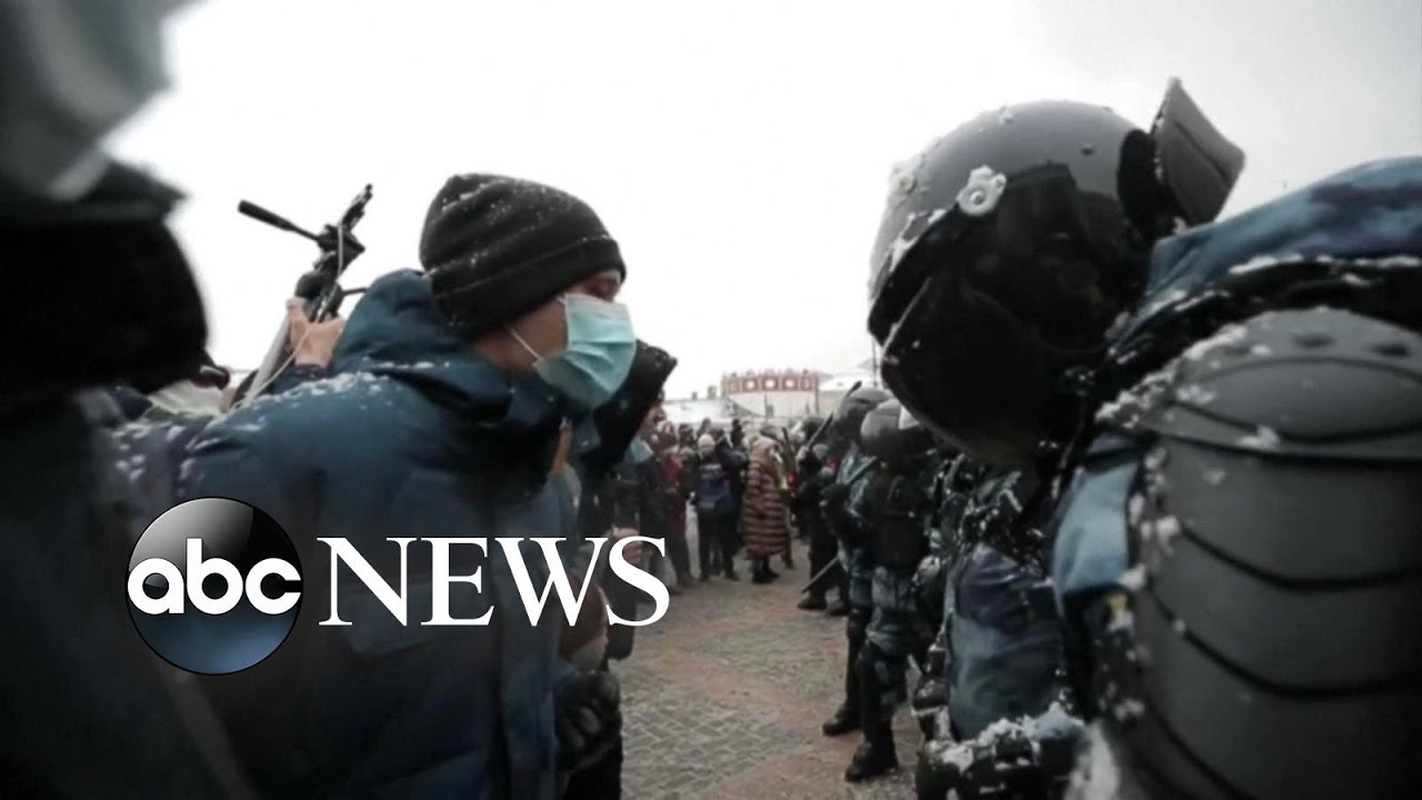 Russia cracks down on Putin&rsquo;s opposition