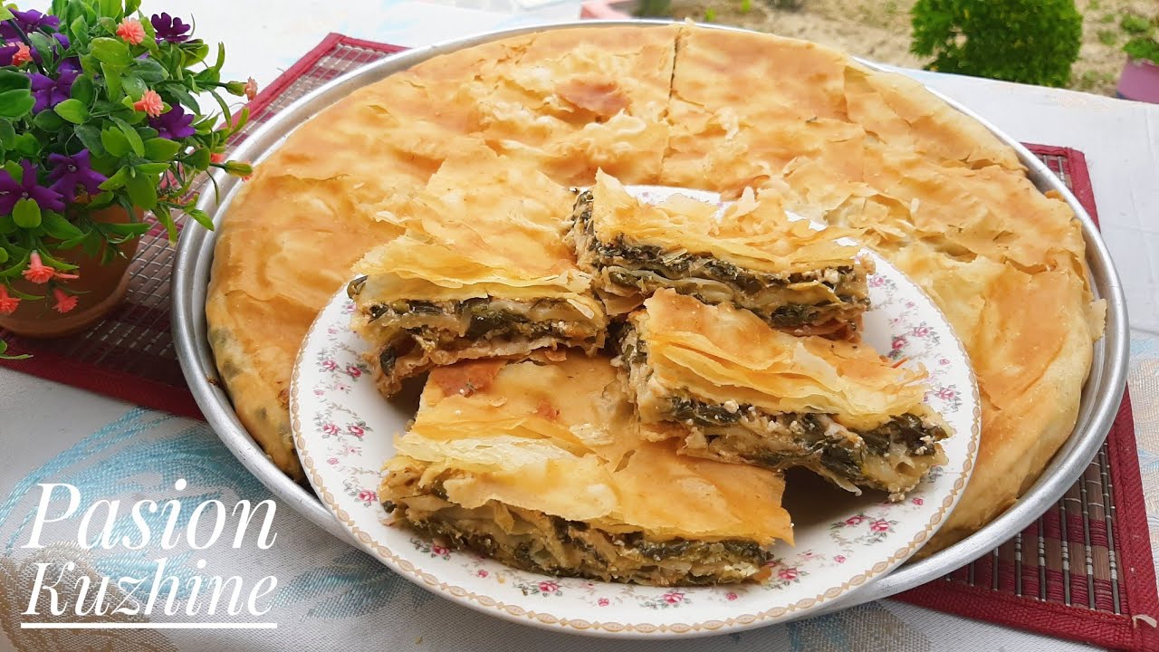 Byrek me qepë të njoma e gjizë/shijon shumë në këtë periudhë!
