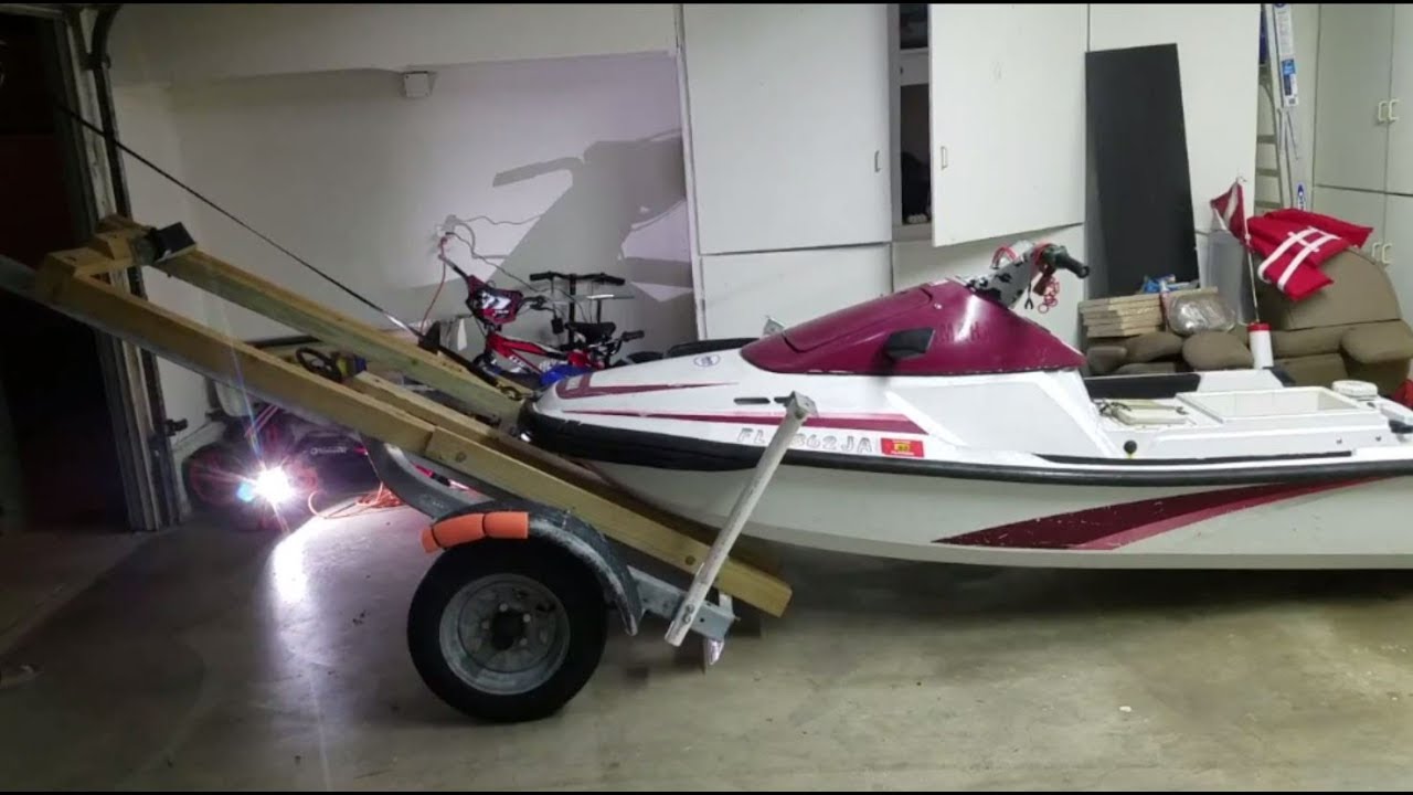 How to take off (on) a jet ski from (to) a trailer