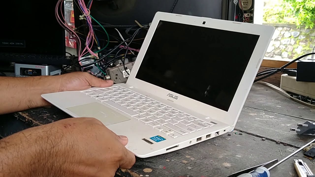 Jangan ganti LCD dulu sebelum cek ini,ASUS layar blank putih