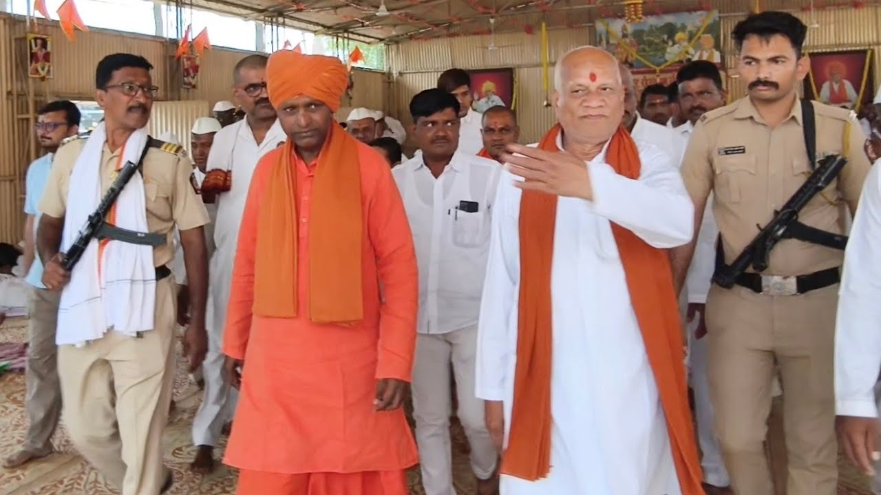 महंत श्री रामगिरीजी महाराज आणि महंत श्री भास्करगिरीजी महाराज ..... पंढरपूर मध्ये सदिच्छा भेट