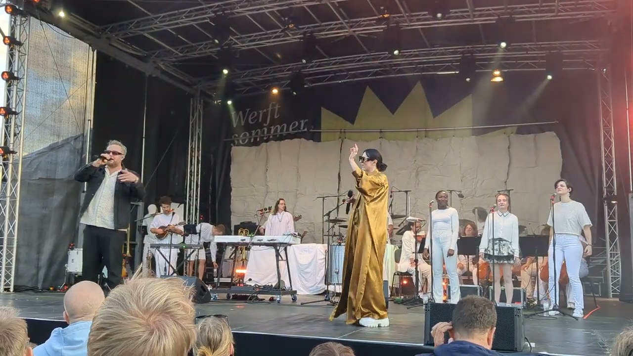 Mine & Orchester feat. Fatoni - "Romcom", live, Gollan Kulturwerft, Lübeck, 03.08.'23