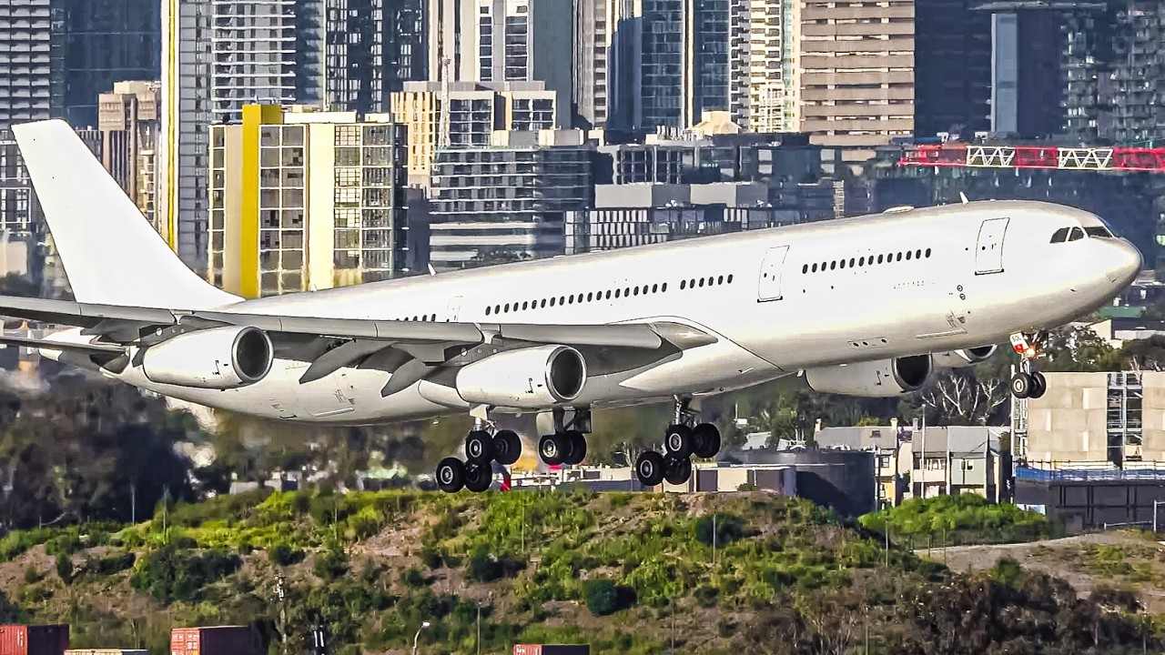 🇦🇺 SYDNEY Kingsford Smith AIRPORT Plane Spotting + Aircraft & Flight Route Information Subtitles !