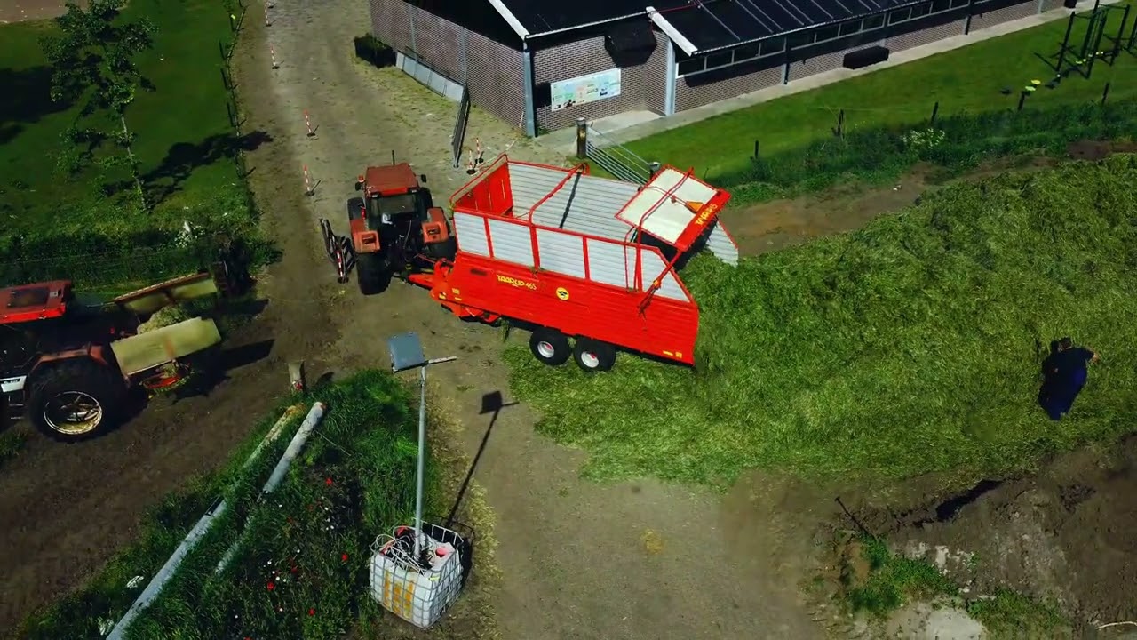 gras maaien en inkuilen van het gras #maaien #inkuilen
