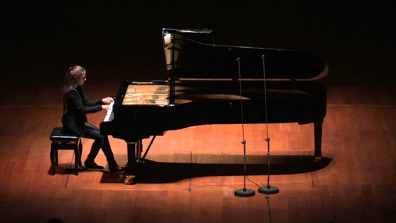 Marina Yakhlakova (Russia) plays ANT. PETROF 275 grand piano