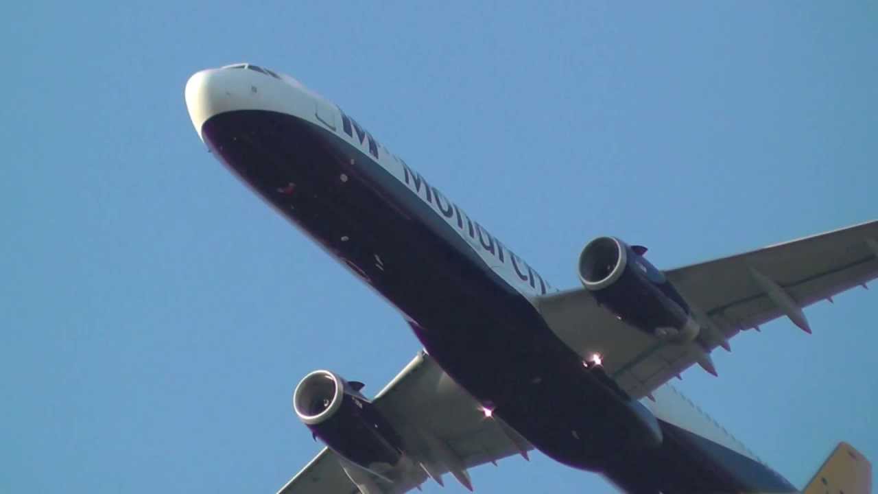 Monarch A321-231 go around at Hamburg Airport G-ZBAD
