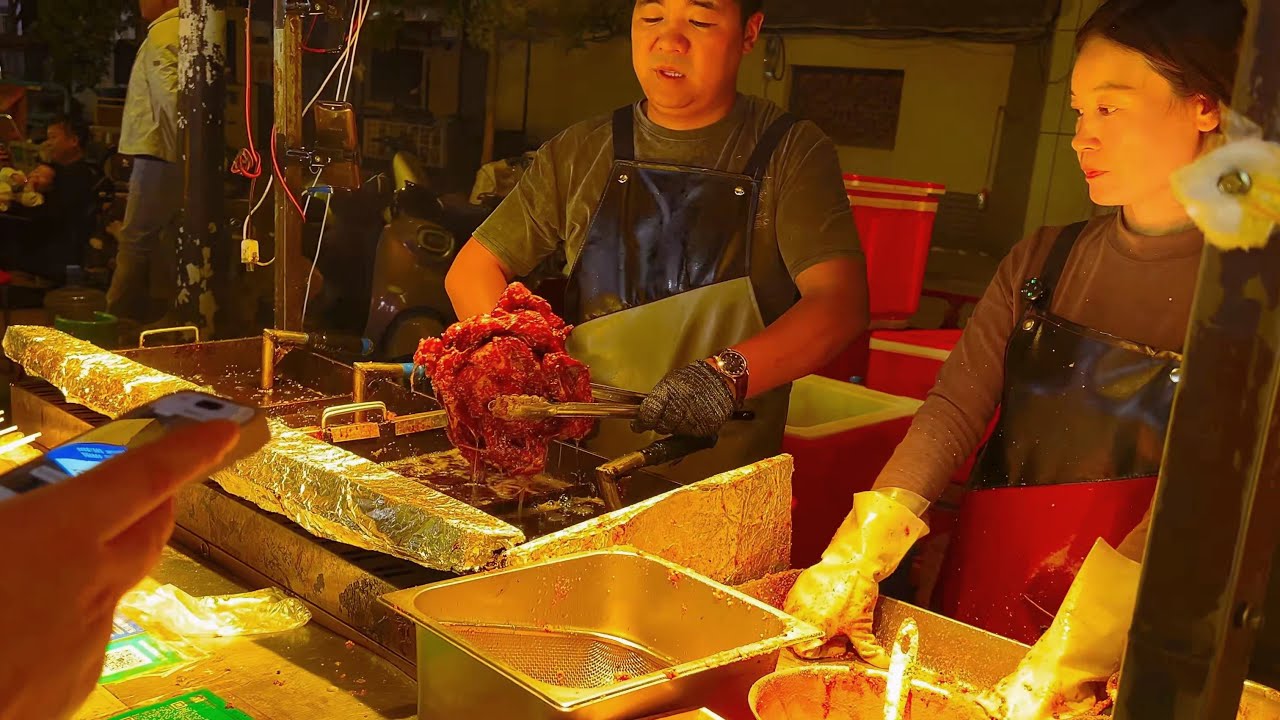 河南美食之旅：洛阳牛肉汤，胡辣汤，刀削面，开封羊肉炕馍，铁板凉粉，鸡皮夹馍，油炸鸡架，郏县饸络面，顾县肉合，陕西biangbiang面。