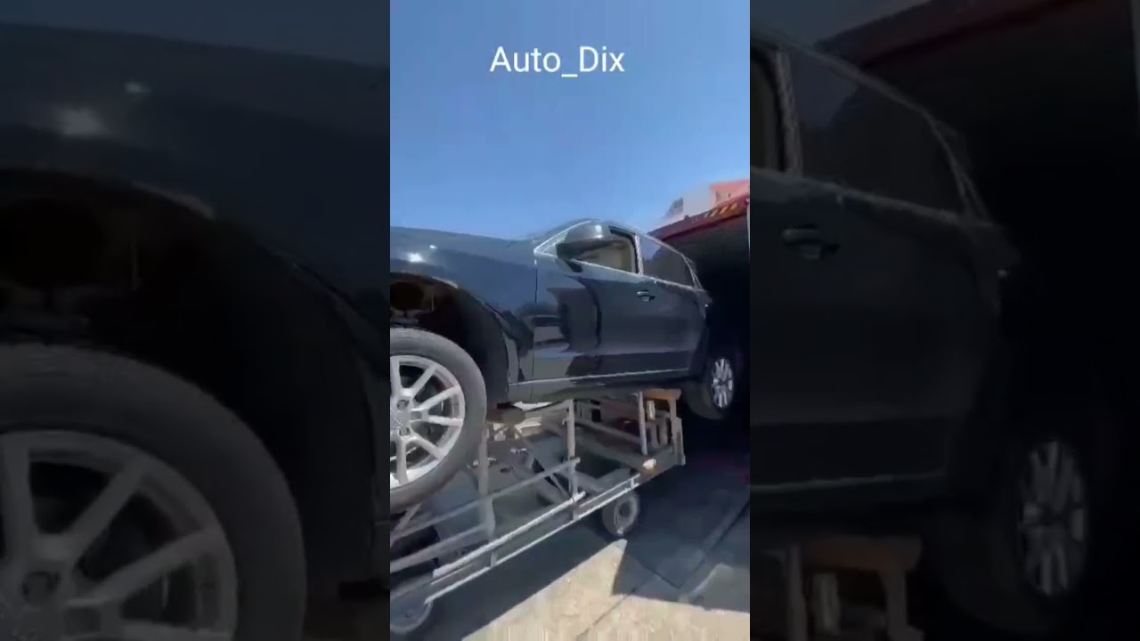 Shipping Container close call unloading the Audi Q5 #luxurycar #car #shipcontainers #satisfying