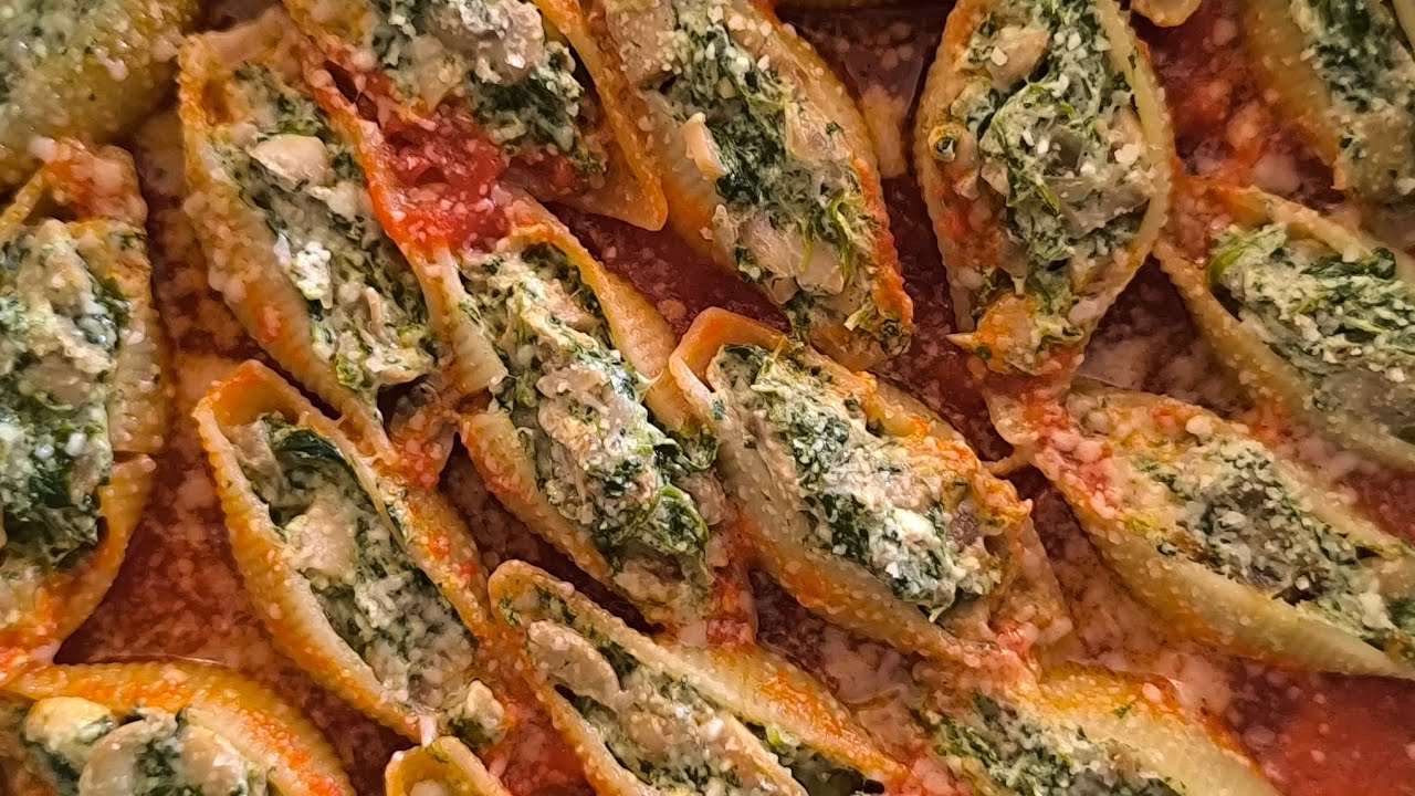 Soft pasta shells filled with creamy mixture of fresh spinach, mushroom, garlic and feta cheese