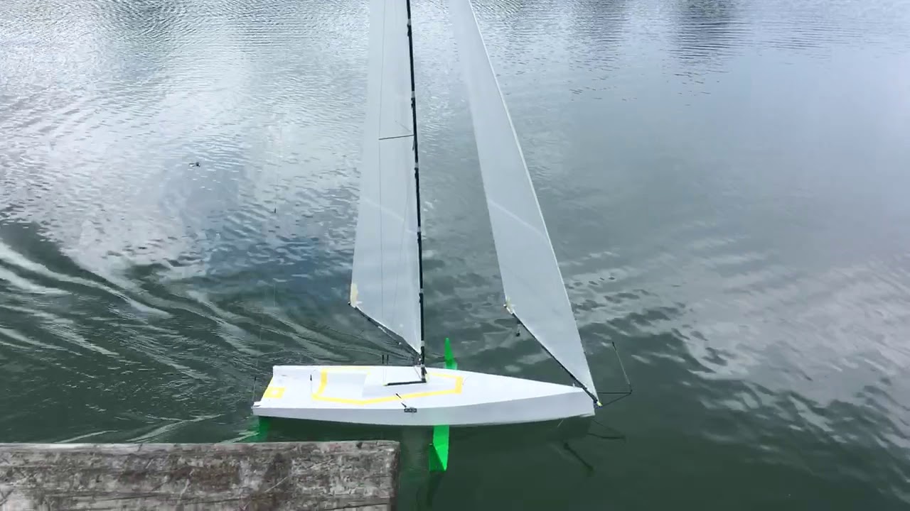 RC canting keel with foils