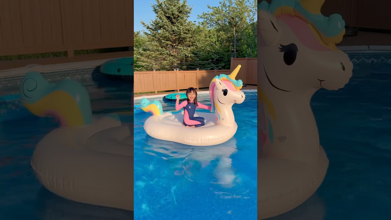 Mom&rsquo;s surprise at the swimming pool 😱👧🏻❤️👩🏻