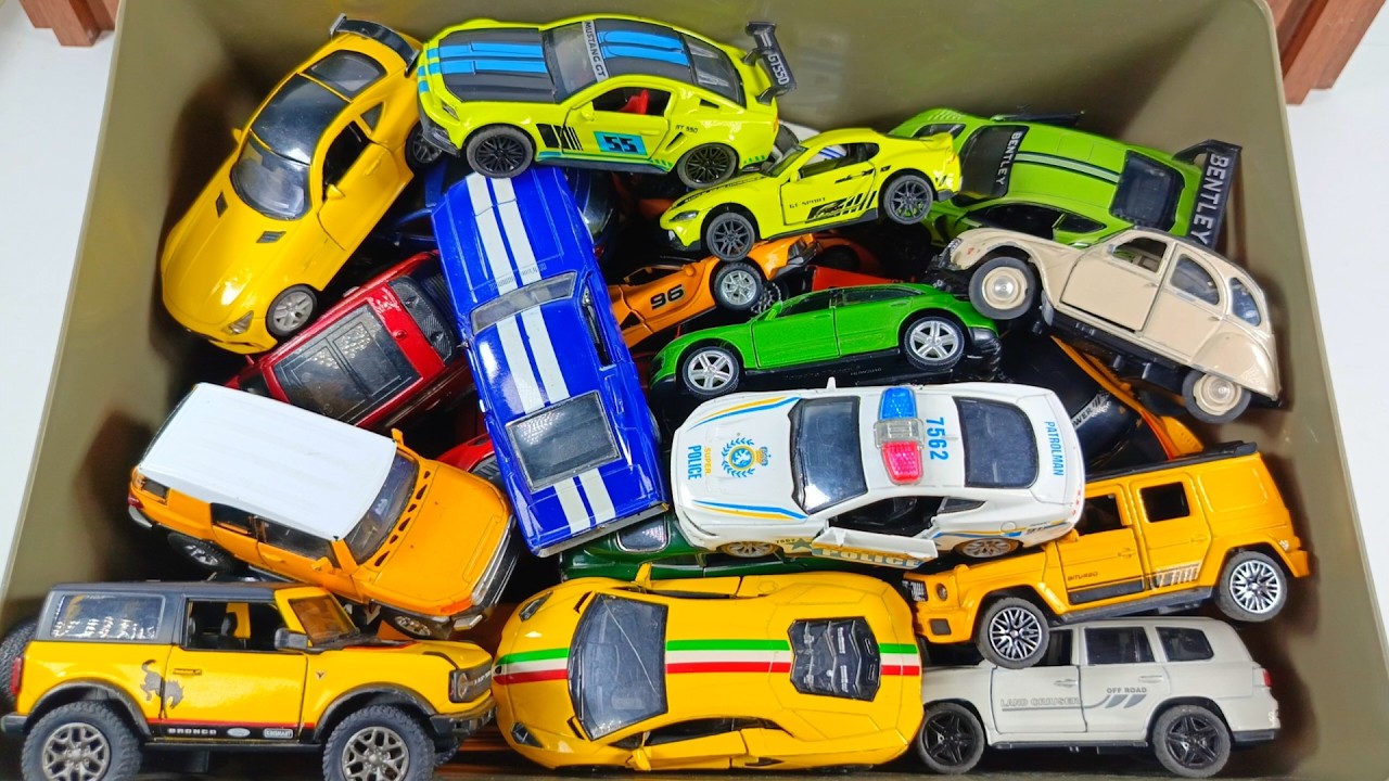 Vamos a elegir coches a escala diecast Porsche Cayman, Tesla Model 3, Toyota Land Cruiser, Type R