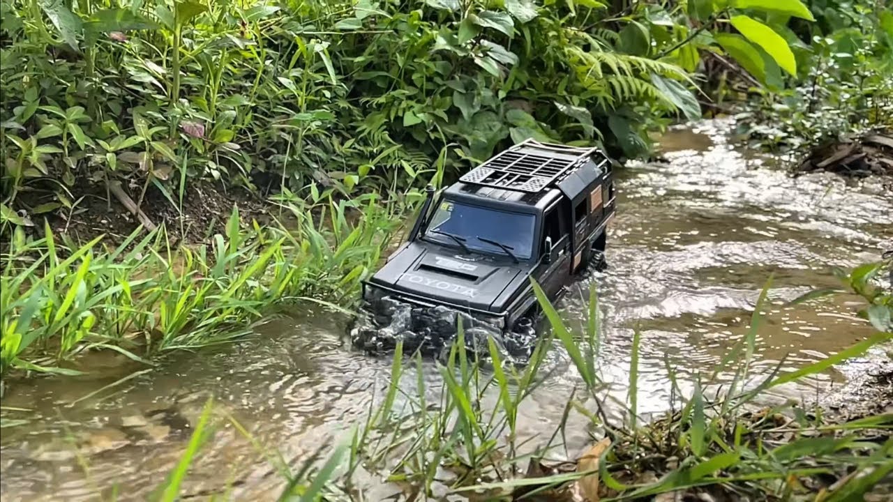 1/12 rc car MN82S toyota land cruiser 79 4x4 off road.