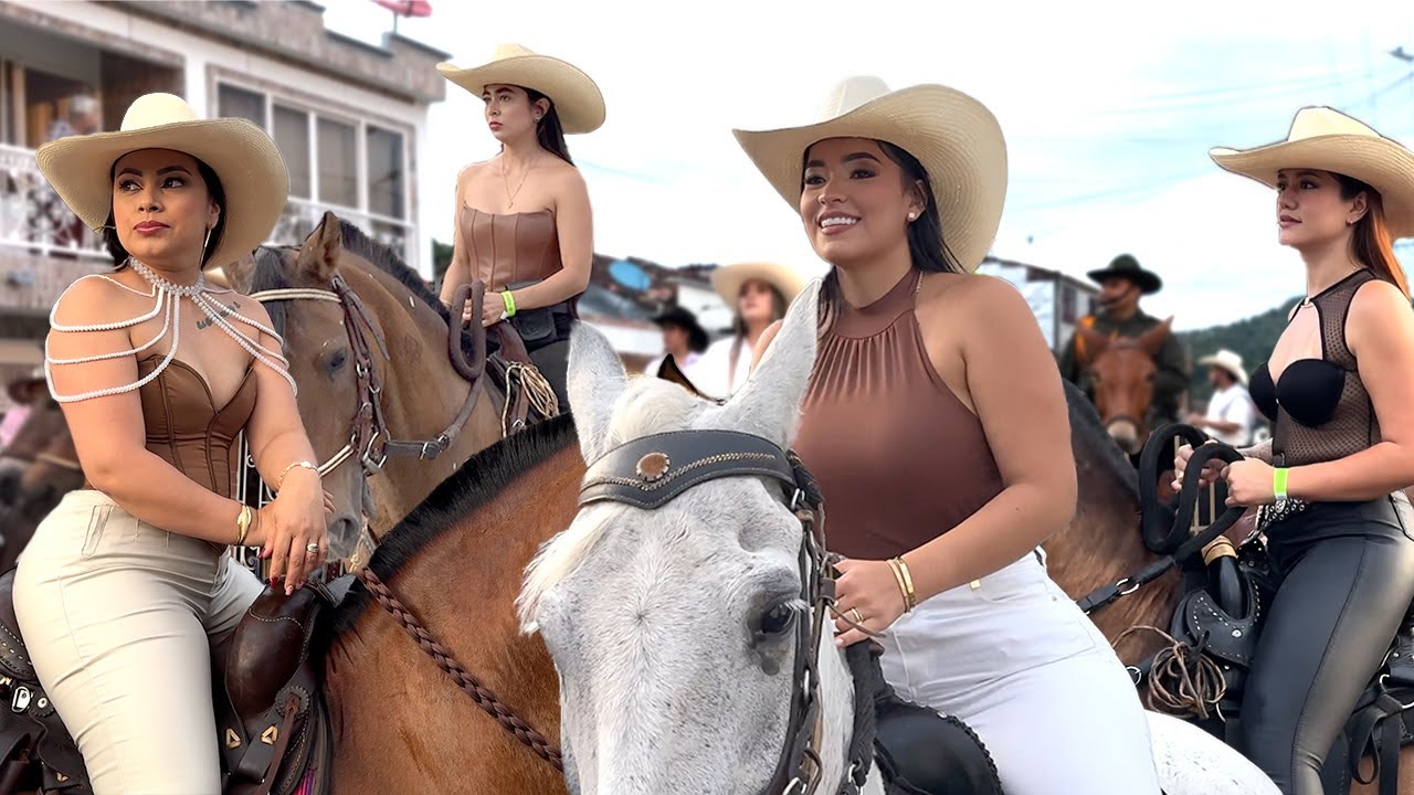 Espectacular CABALGATA CAICEDONIA valle | yisusvlogger #parade ###cabalgatas #halloween