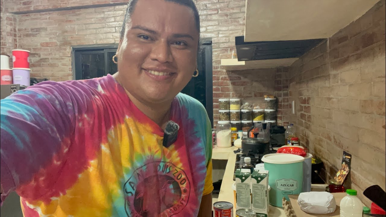 Cocinando arroz con leche, se me antojó con estos calores, pero ni cuando hizo frío hice jajaja
