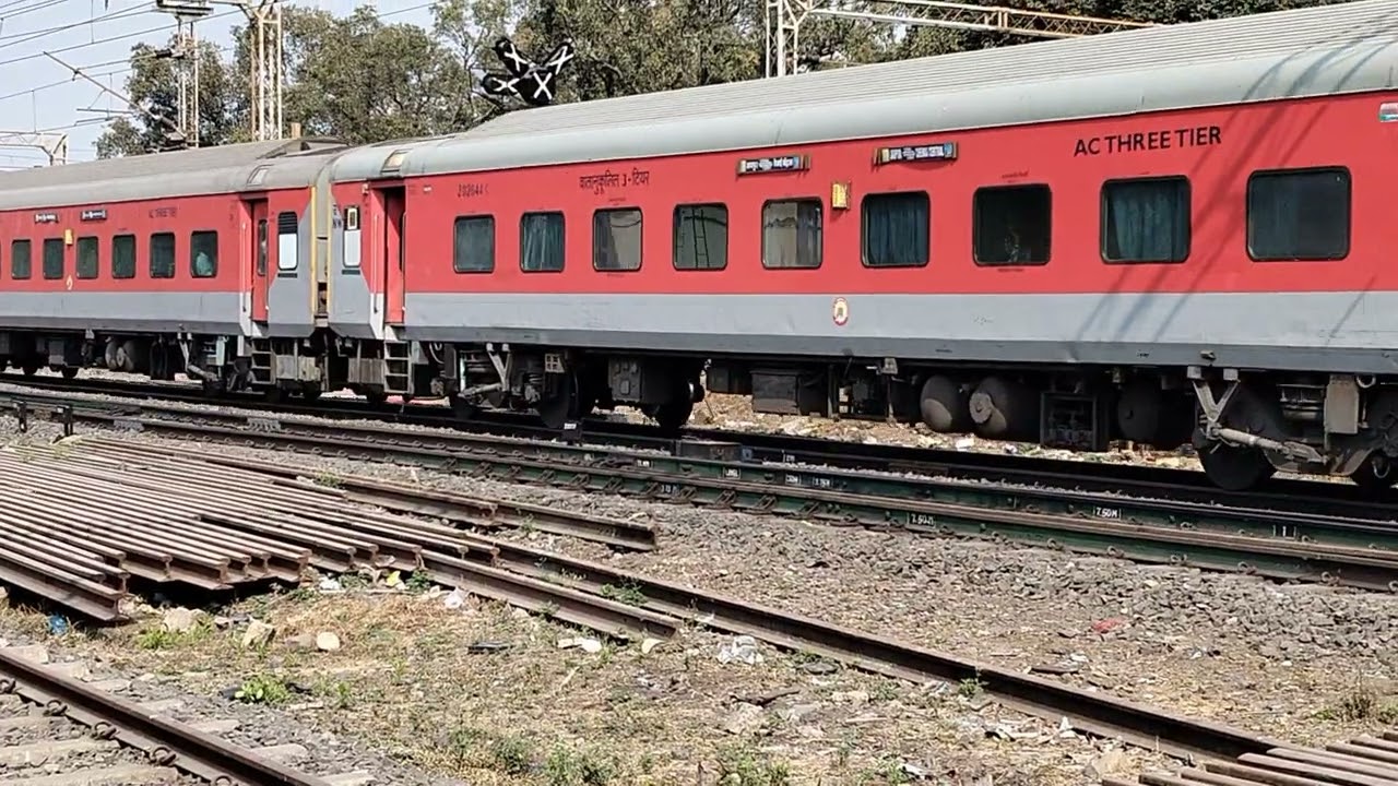 12968 Jaipur - Chennai Central SF Express Entering Station| Indian Railway #ntpc #train #viralvideos