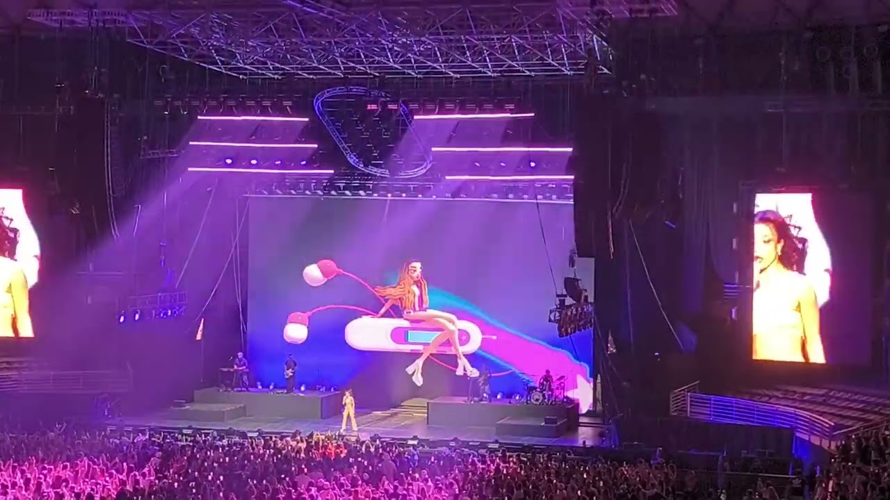 EMILIA - Ojitos_Verdes.mp3, Iconic.mp3 - Movistar Arena Chile 24/11/24