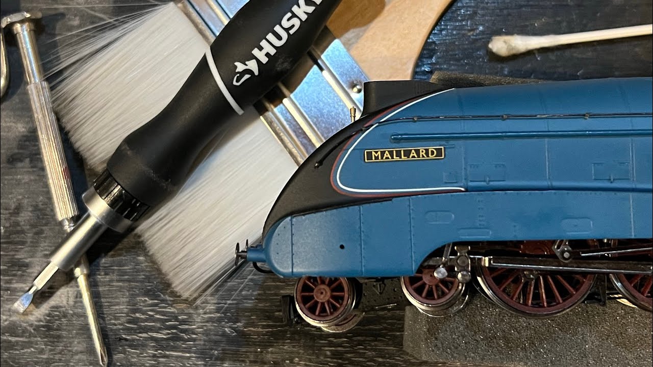 Maintenance on the Hornby A4 Mallard