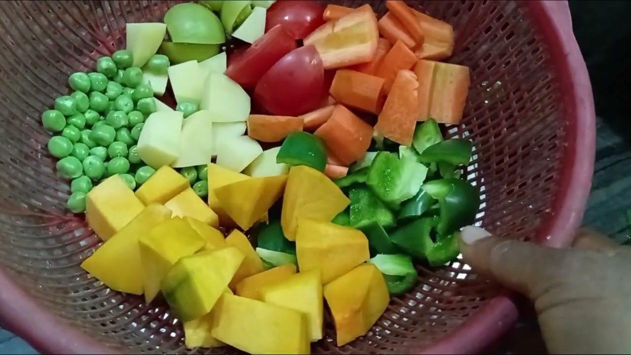 মটর শাক আর নিরামিষ তরকারি। 