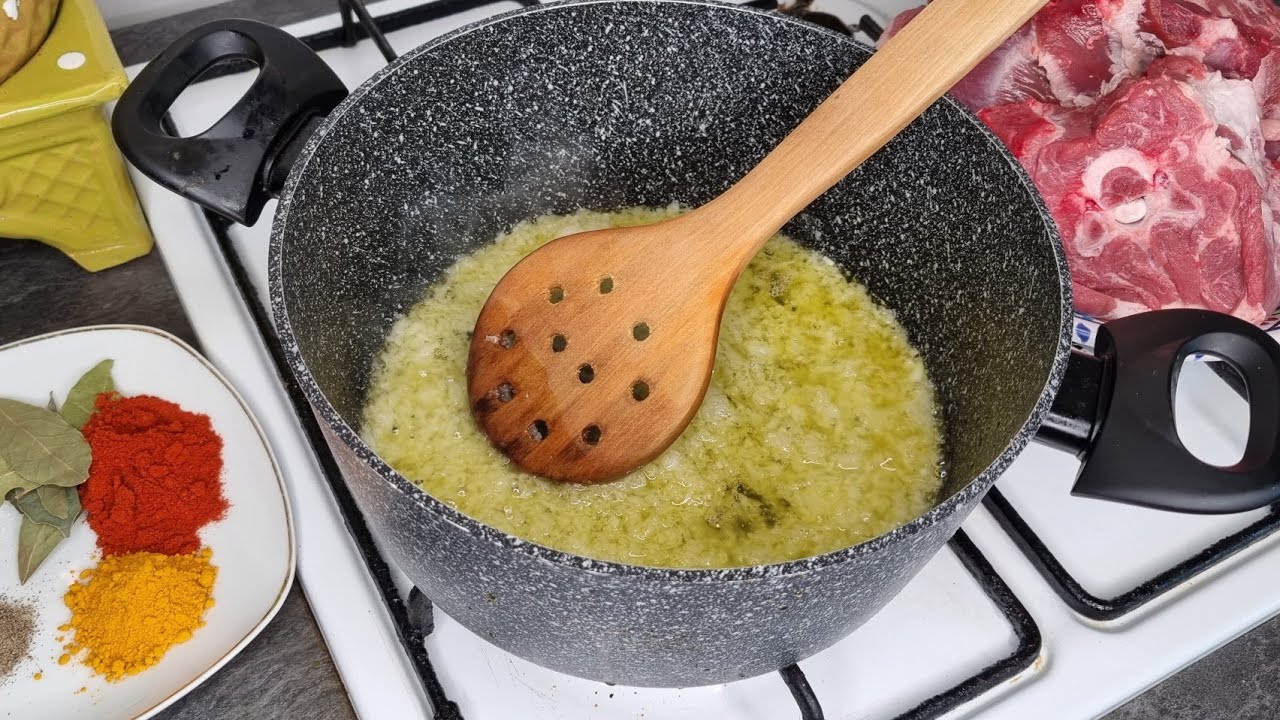 سباقيتي تونسية بلحم العلوش🇹🇳مقرونة صالصة مشخشخة و موزوزة Spaghetti tunisienne agneau|makrouna salsa