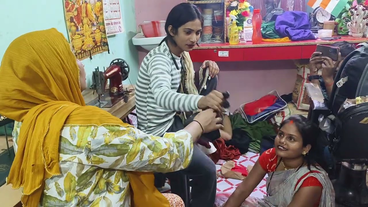 खुशबू रानी अपना लहंगा अपने हाथ से चल रही है अच्छी पूरावीडियो