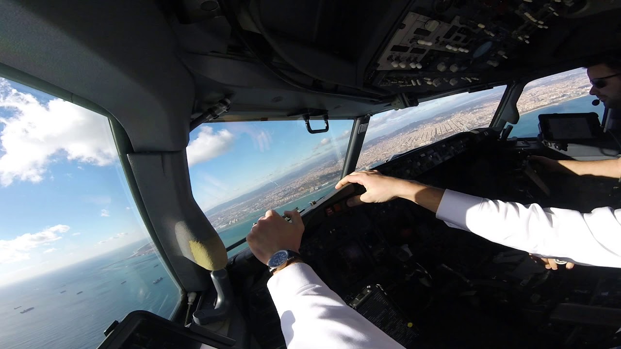 Approach in gusty winds BCN LEBL Boeing 737-800NG
