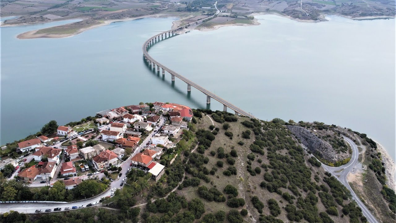 Η Νεράιδα, με την υπέροχη θέα στη γέφυρα Σερβίων και τη λιμνη Πολυφύτου