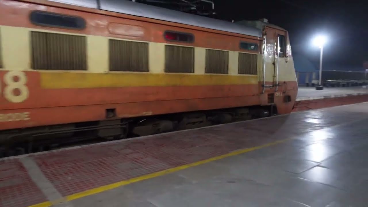 Chemmozhi Express [16615]  arriving Coimbatore Jn. | TRAIN WORLD | SUPR WORLD