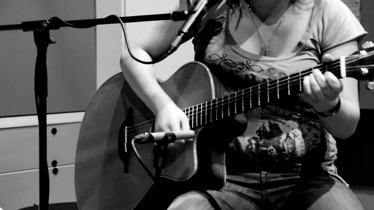 Melanie Fiona - Monday Morning (acoustic cover by Tijana, Sarah & Branko) LIVE!