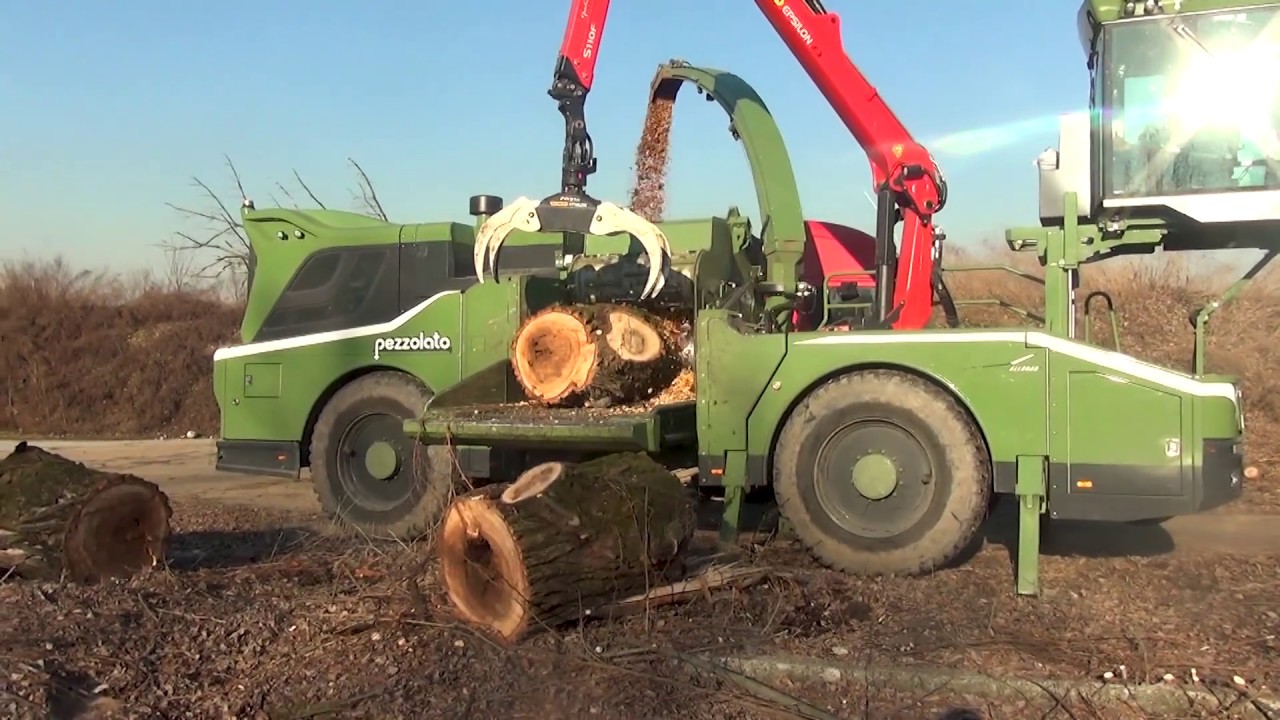 PTH 1400/1000 ALL ROAD Pezzolato self-propelled drum wood chipper driven by VOLVO 700 Hp motor