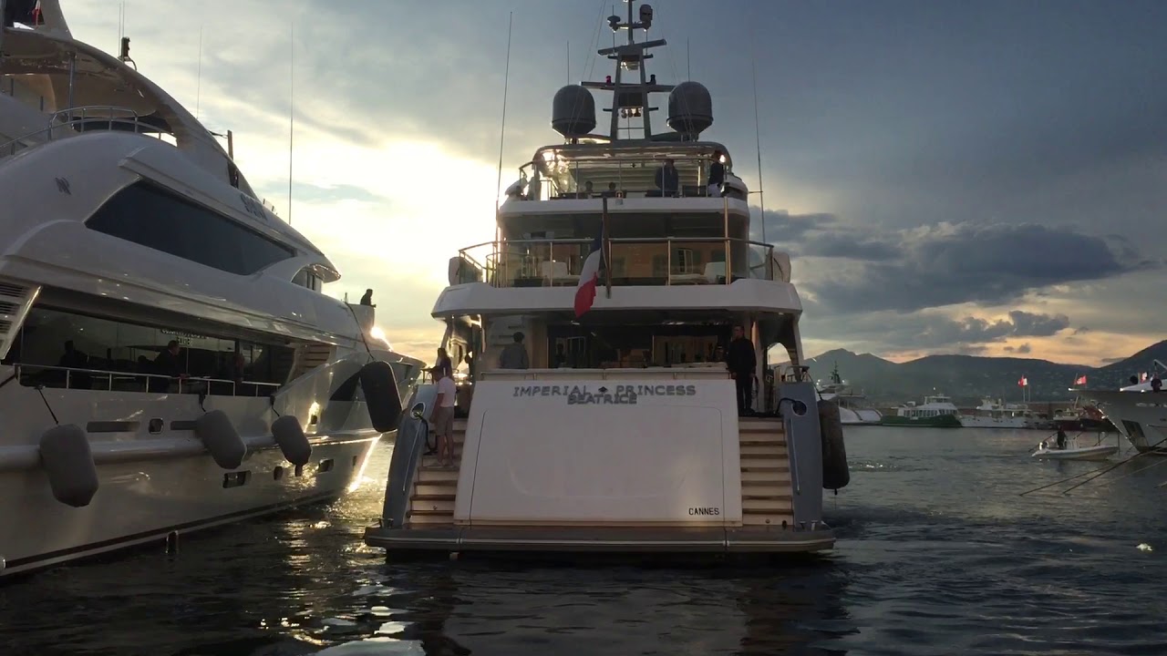 Imperial Princess Beatrice yacht full maneuver - Saint Tropez