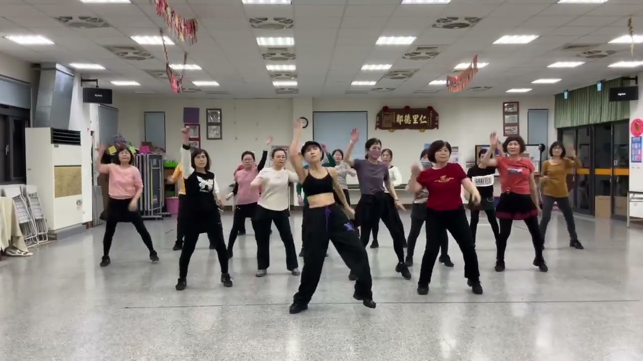 20260127懸浮運動舞，陳諺羚老師指導，安平班天妃里活動中心。陳諺羚老師手機0988668873