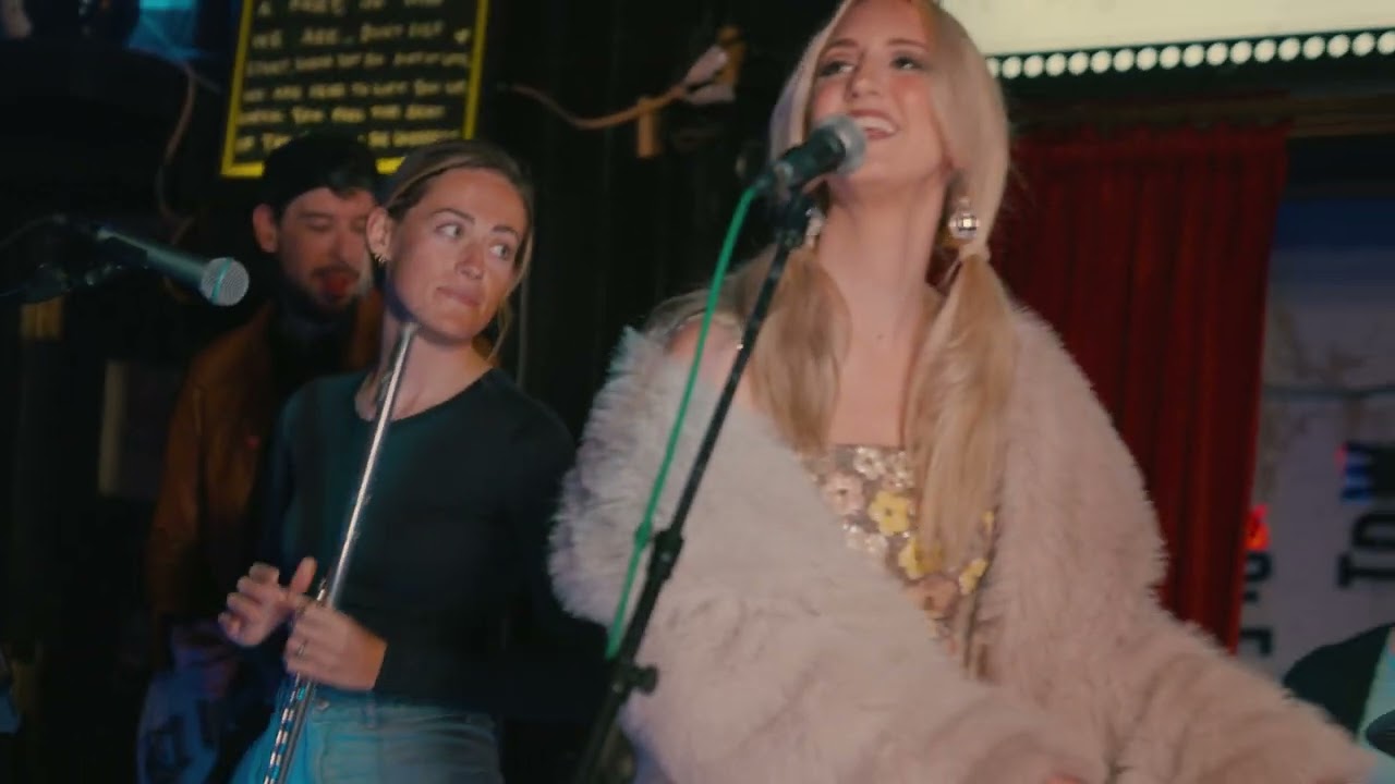 Girl of the Hour - Tabitha Meeks (Live at the Underdog)