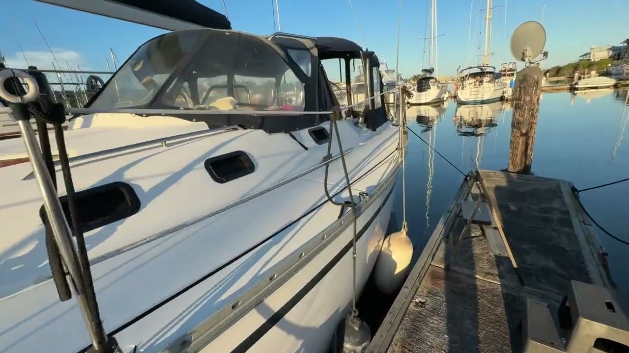 *SOLD* 37 Hunter Legend - 1987 Outside Tour $24,900 CDN