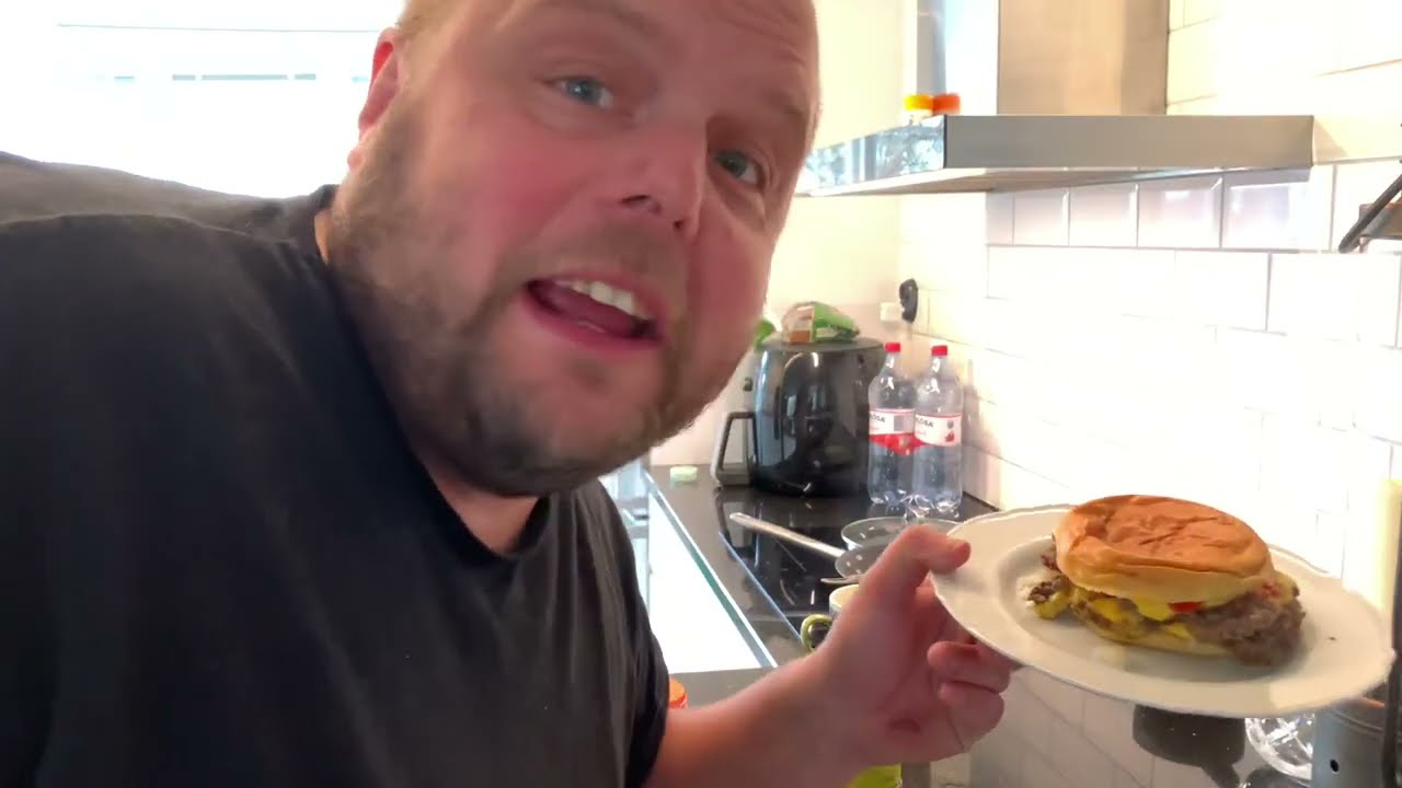Dansbandskungen - Smashed Cheesburgers på under 3 minuter! (Glömde rosta bröden dock!)