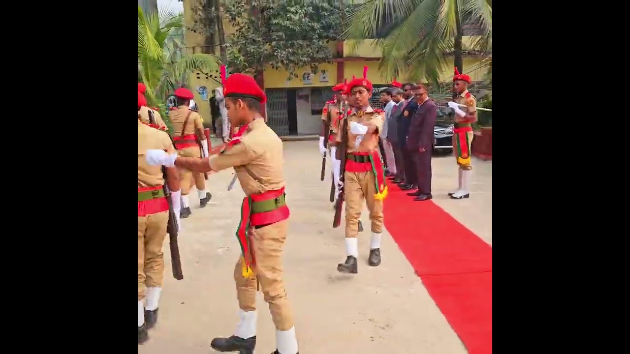 বা‌র্ষিক ক্রীড়া প্রতি‌যো‌গিতা - ২০২৬ এর উদ্বোধক ও প্রধান অ‌তি‌থি ম‌হোদয়‌কে গার্ড-অব-অনার প্রদান।