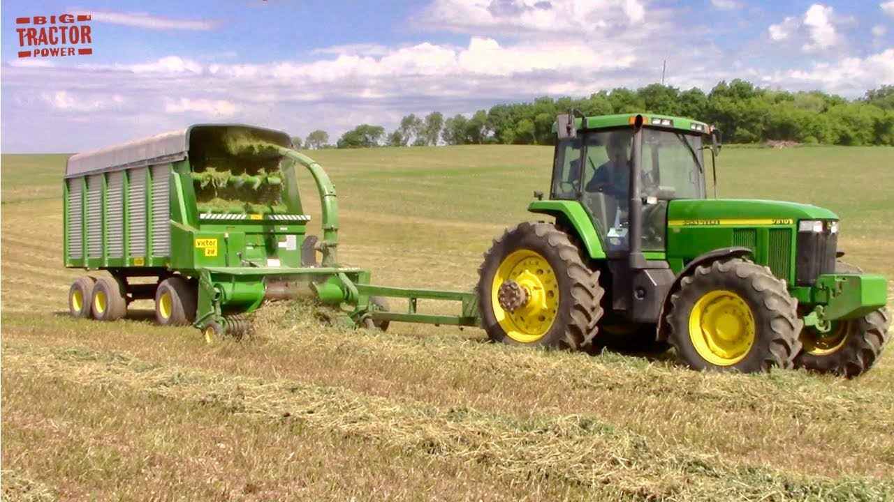 JOHN DEERE 7810 Tractor Chopping Alfafa