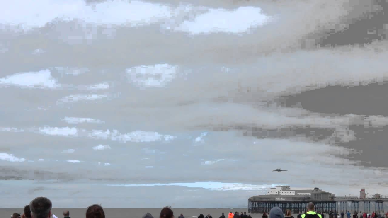 Vulcan B2 Bomber XH558, making her entrance at Blackpool Airshow 2015