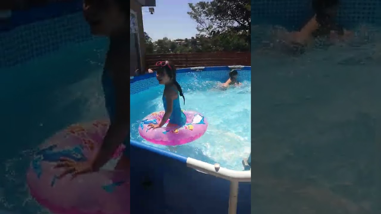 Mi Sobrina Emy Y Mi Sobrino isaac Jugando En La Piscina En La Casa De Mi Hermana