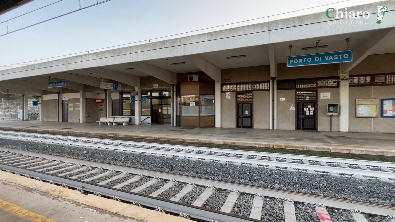 VASTO - La stazione dei pendolari è una cattedrale nel deserto