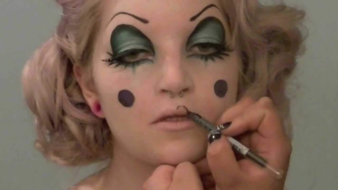 Pretty Clown Halloween Makeup