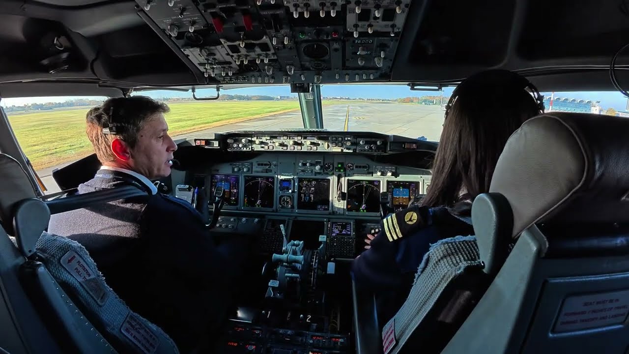 WHAT DOES A PILOT SEES DURING TAKE OFF?? Boeing 737 800 Cockpit View Departing From Bucharest
