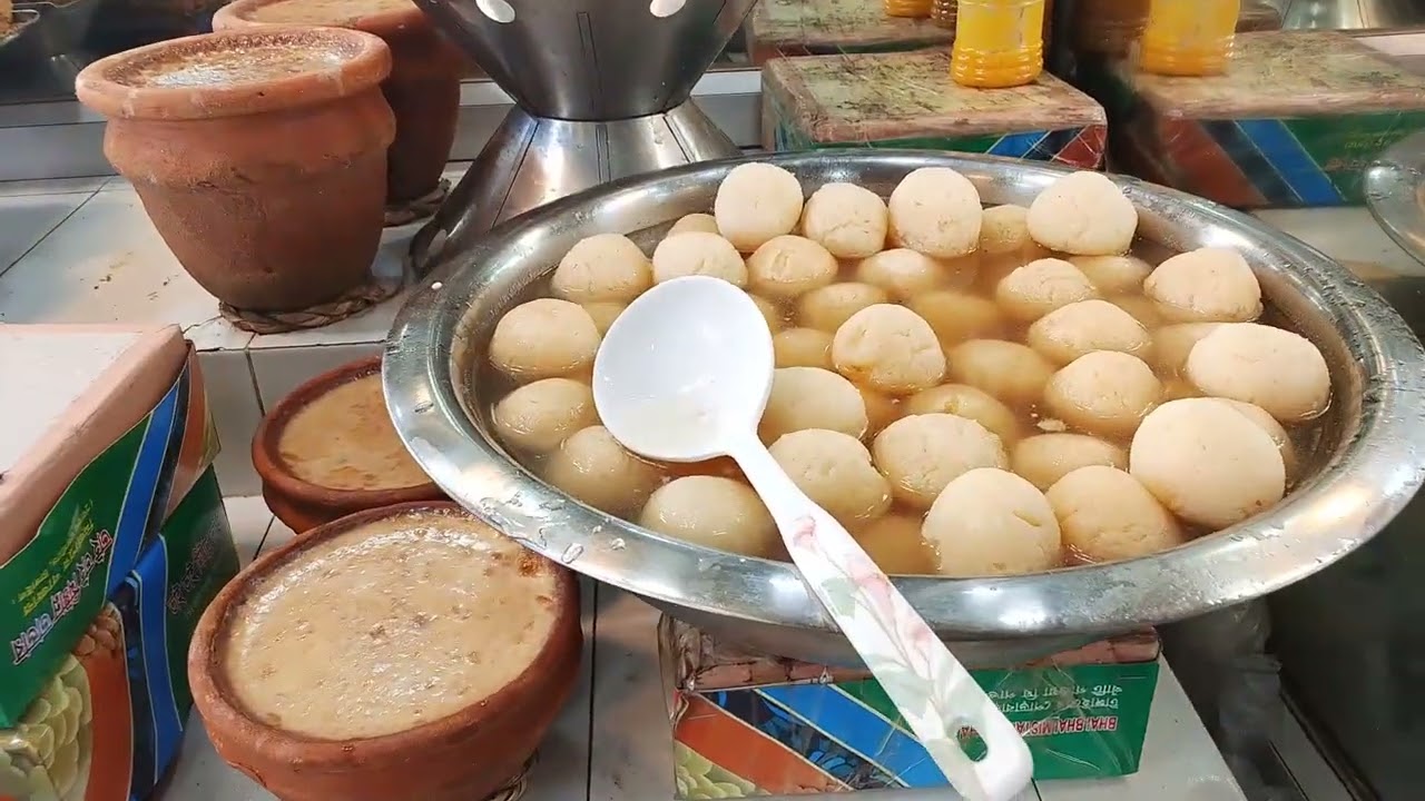 টাংগাইল,  মির্জাপুর পোড়াবাড়ি  চমচম ও রসমালাই। 