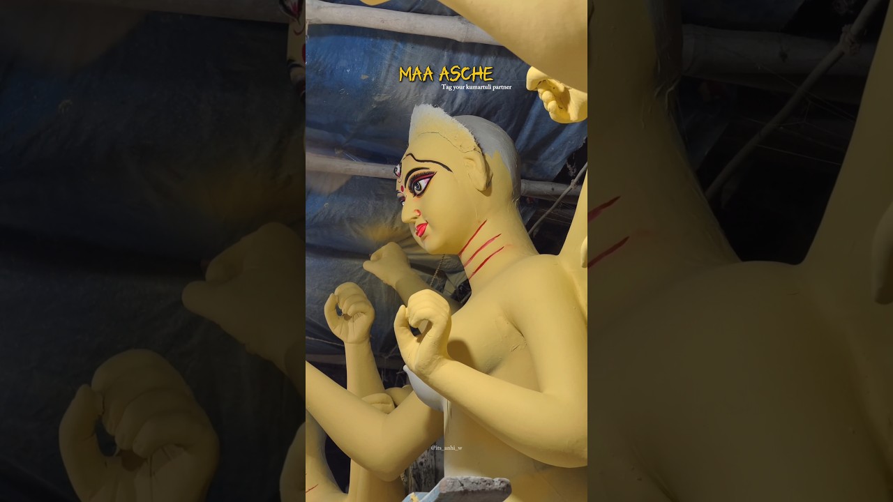 Maa asche 😍❤️ #durgapuja #puja #kolkata #kumartuli #durgapuja2025 #durgamaa #pandal #durga #shorts