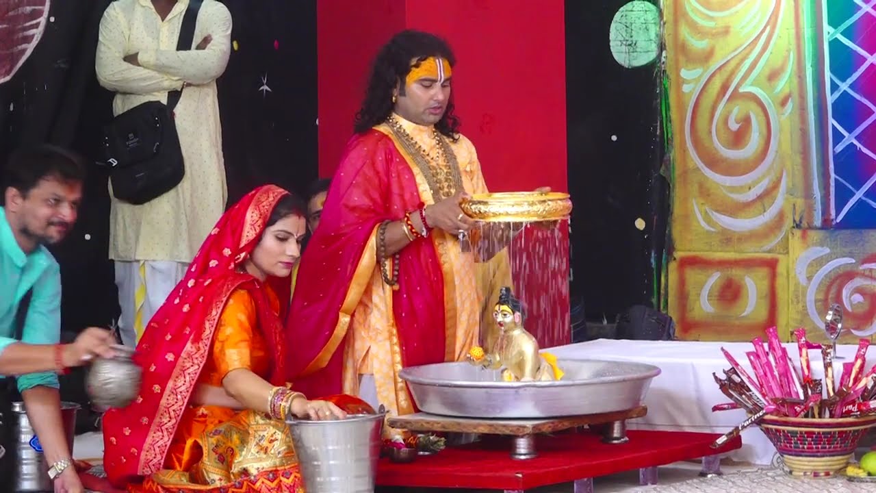 देखिए पहली बार गुरु मां के साथ गुरुजी ने कैसे मनाई जन्माष्टमी? संपूर्ण पूजा देखिए #gaurigopalnews