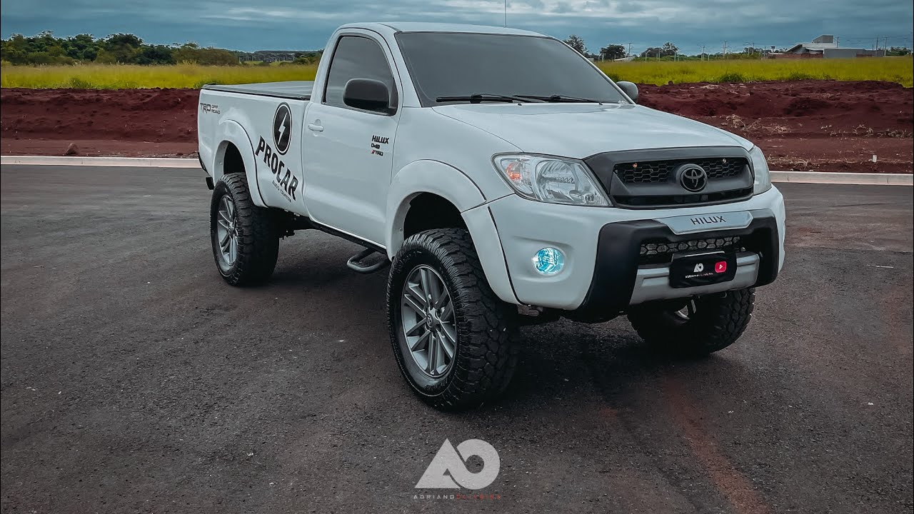 HILUX CABINE SIMPLES COM RODAS ARO 20” PNEUS 35x12,5 LIFT DE 2” E BODY LIFT DE 2” COM 200CV EP #601