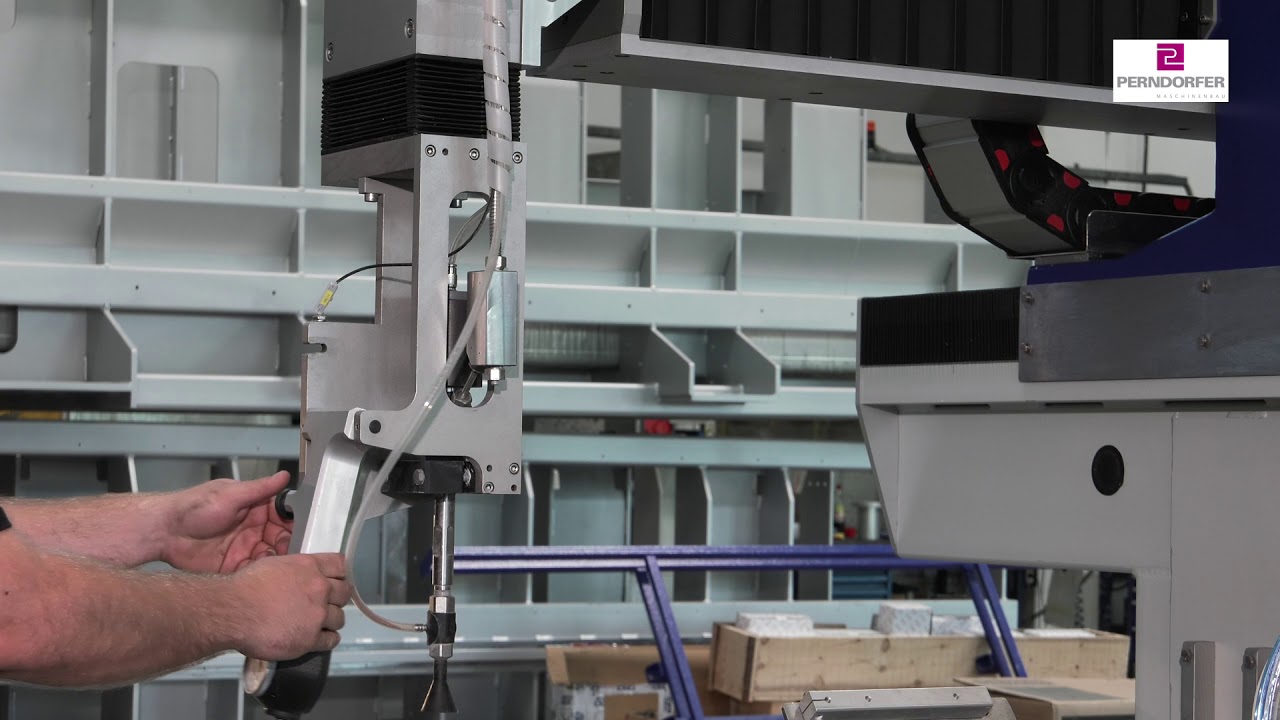 Perndorfer Maschinenbau KG - Wasserstrahlschneiden von Zahnriemen_Waterjet cutting of toothed belt