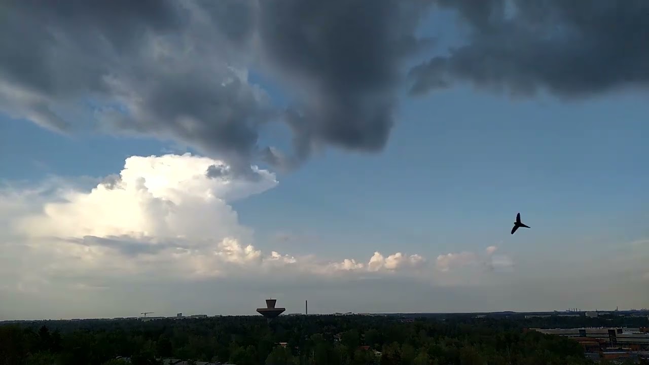 Pilviä itäisellä taivaalla    ( Timelapse )