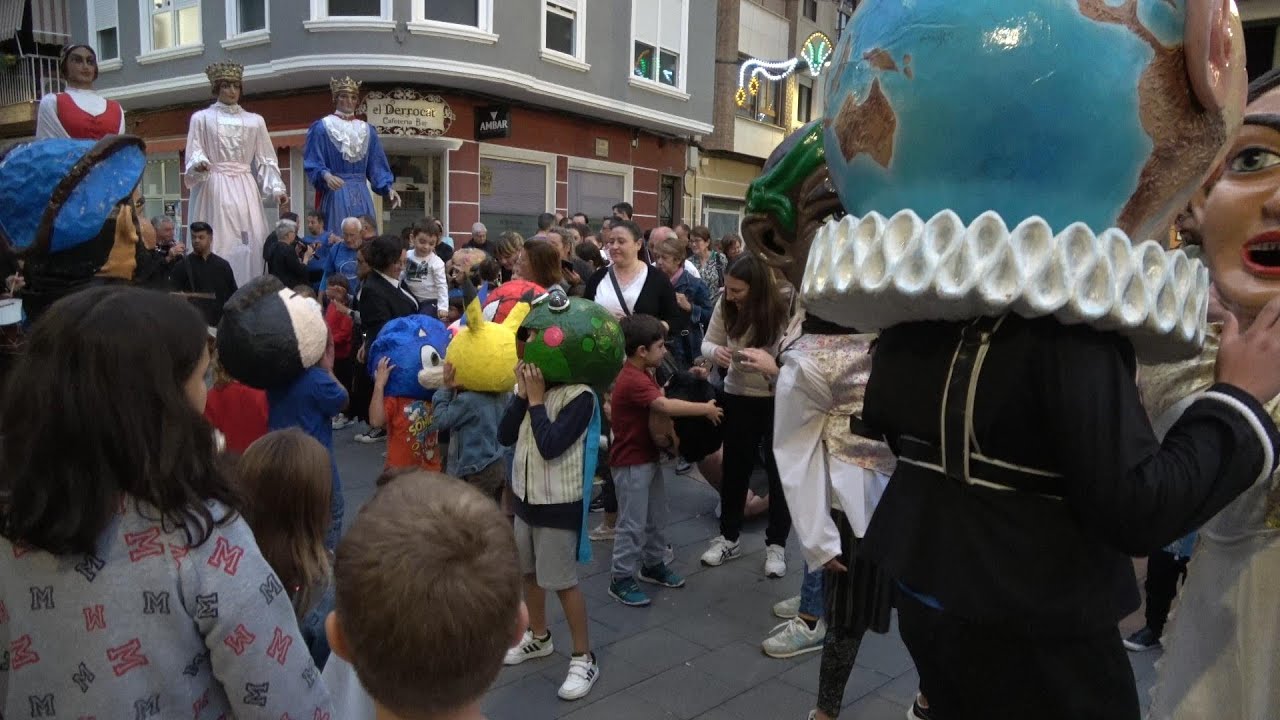 Cercavila de la Colla de Dolçainers i Tabaleters El Terròs i la Colla de Nanos i Gegants Gent de Nan